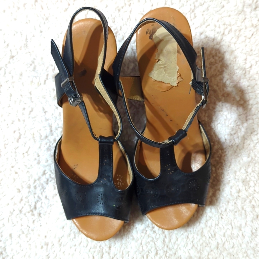 Top Moda Black Riveted Wood Platform T-Strap Sandals Size 8.5 - Picture 6 of 7